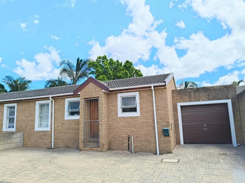 2 Bedroom Property for Sale in Oakglen Western Cape
